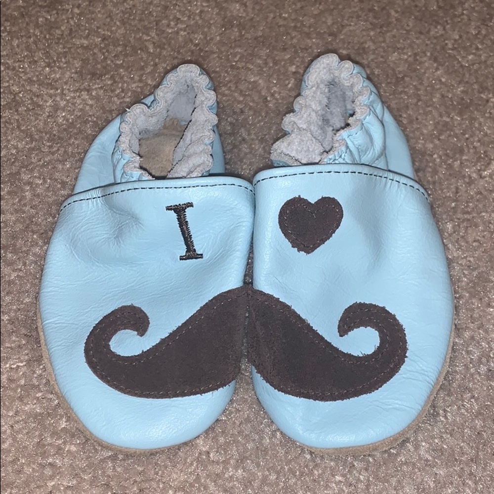 Robeez size 6-12 month-EUC neverworn!